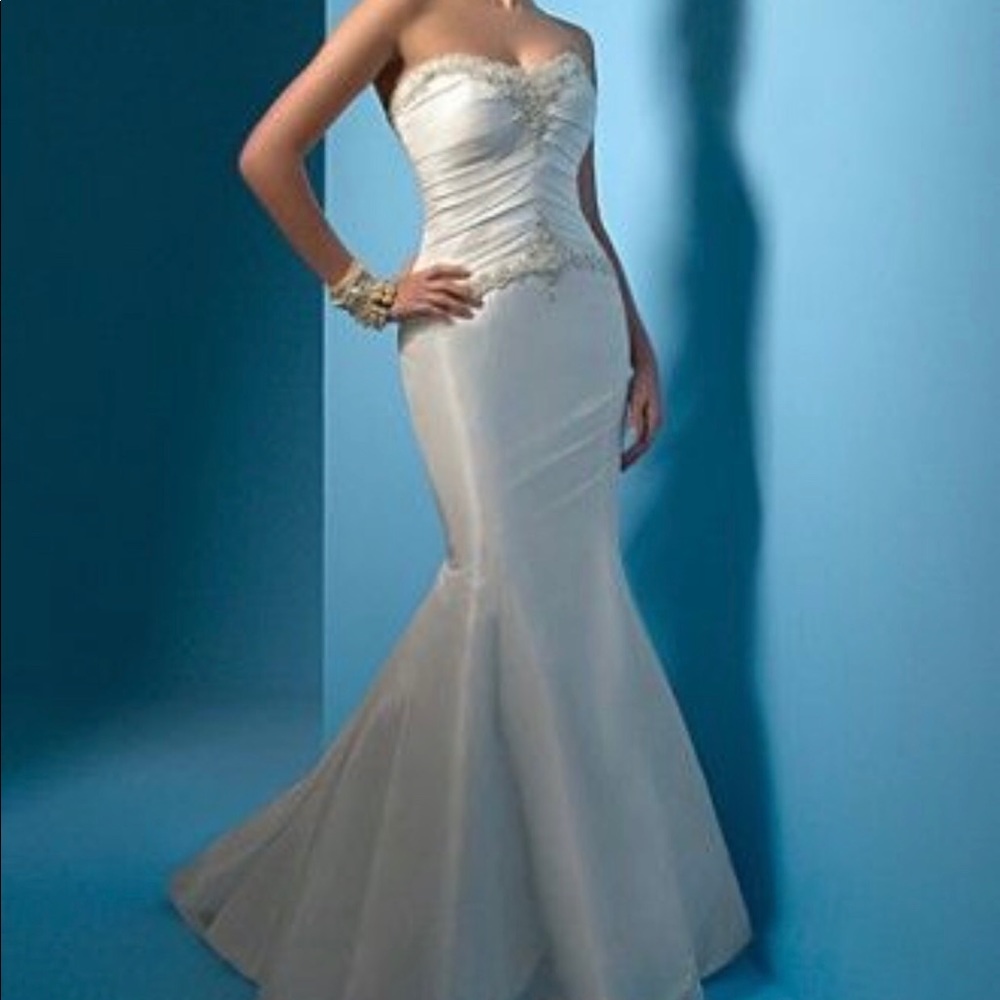 New Alfred Angelo Mermaid Style wedding dress